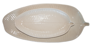 Paired colour options of the small banana leaf plate and large banana leaf platter, in glazes white and white, classic combination
